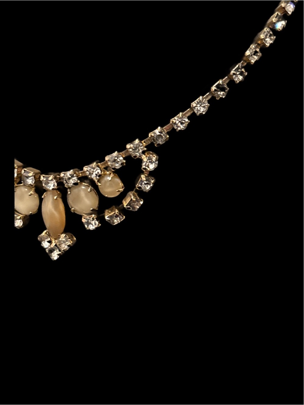 Vintage LISNER Crystal and Pearl Necklace - Ivory and Gold Tones - Picture 7 of 15